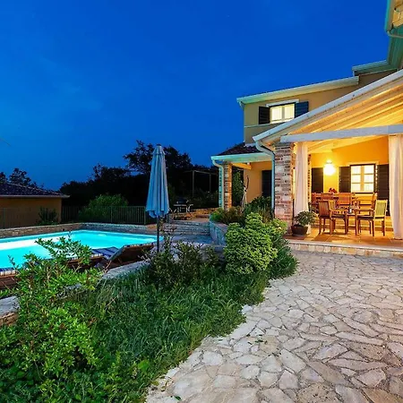 Semesterbostad Villa Salvea
